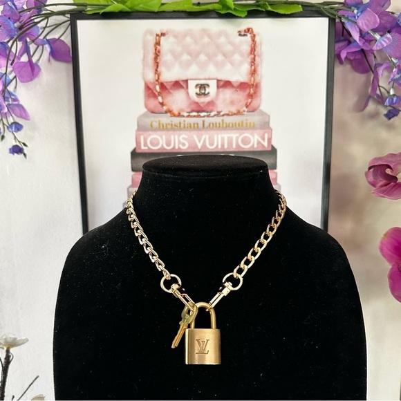 Authentic Louis Vuitton #340 Lock & Key Set on a 18K Gold Plated Chain Necklace - Picture 1 of 8